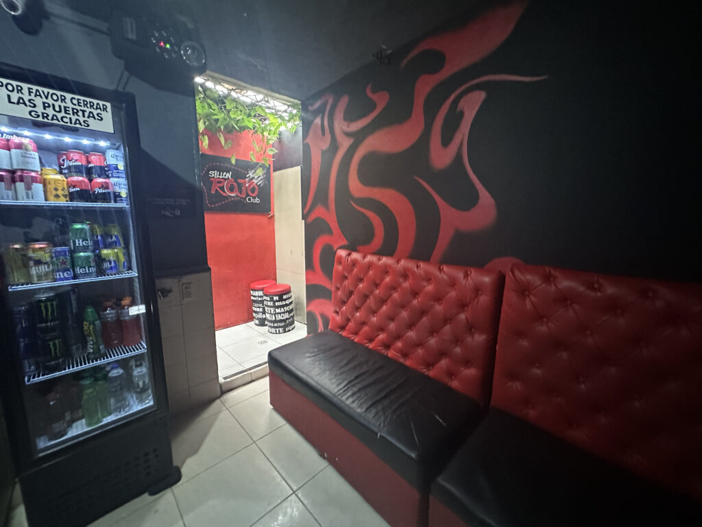 zona de fumadores del sillon rojo medellin